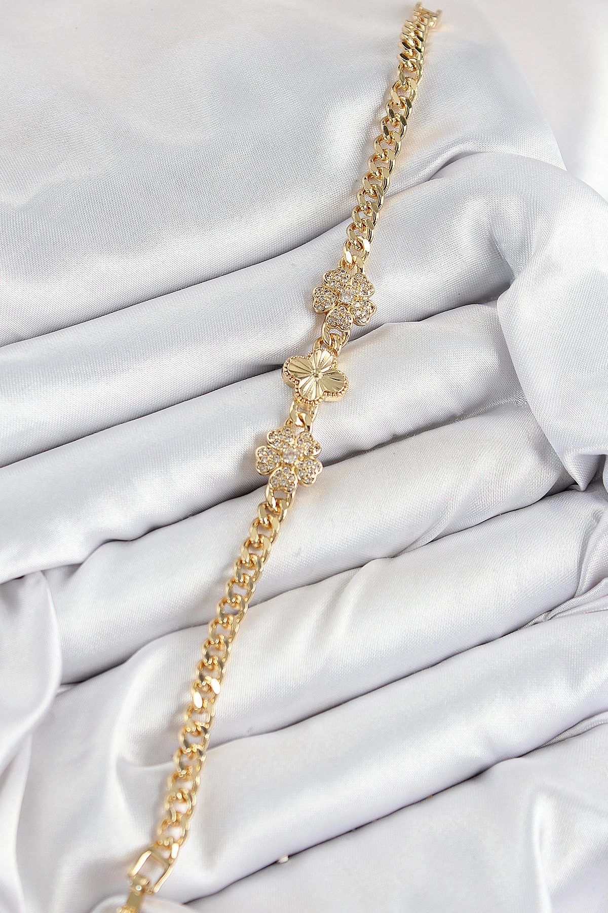 Pirinç Zirkon Taşlı Yonca Model Gold Renk Kadın Bileklik-1