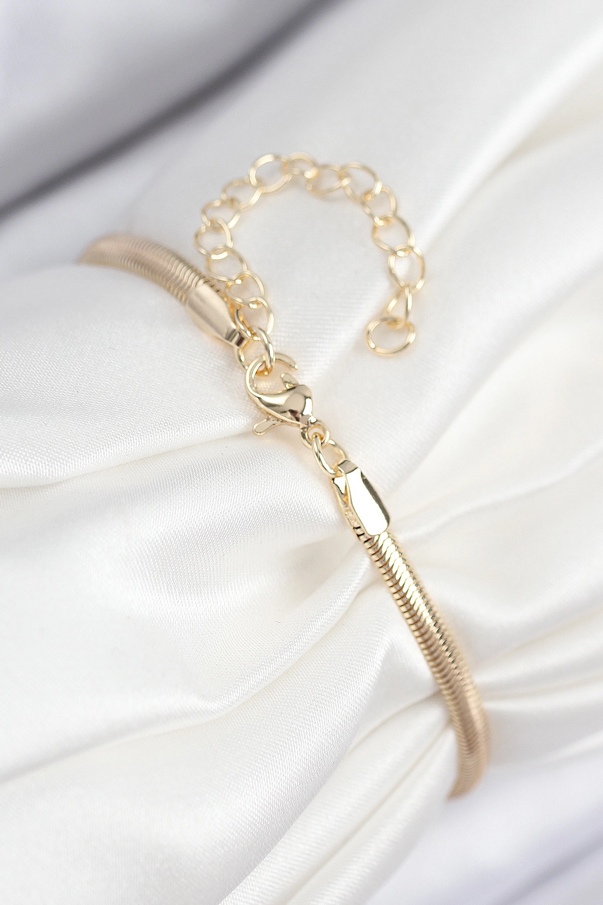 Pirinç Zirkon Taşlı Yonca Model Gold Renk Kadın Bileklik-1