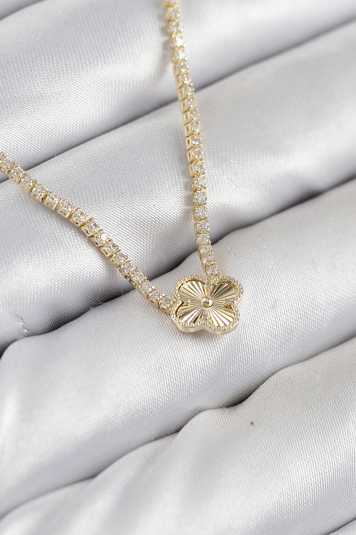 Pirinç Zirkon Taşlı Yonca Model Gold Renk Kadın Kolye-0