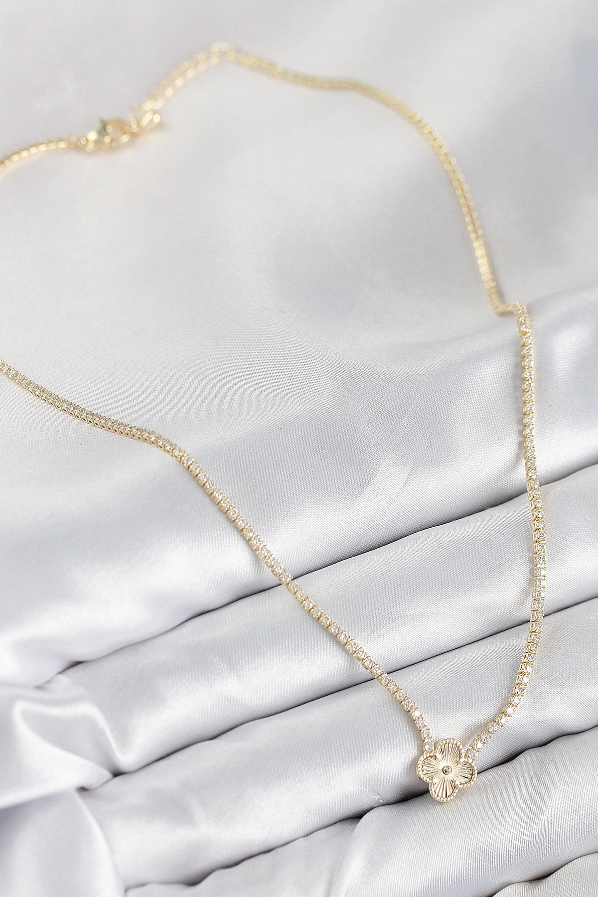 Pirinç Zirkon Taşlı Yonca Model Gold Renk Kadın Kolye-1