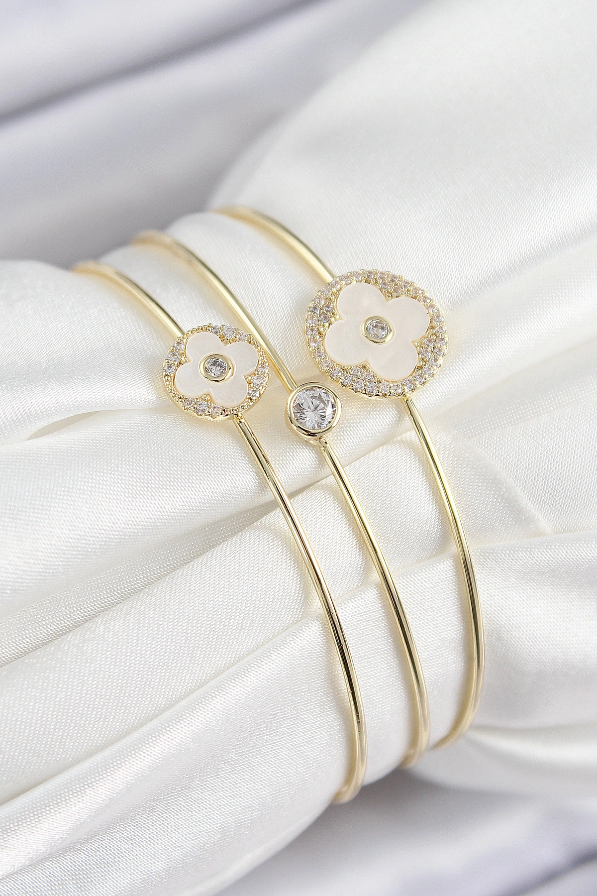 Pirinç Zirkon Taşlı Yonca Model Gold Renk Vip 3'lü Kadın Bileklik-0