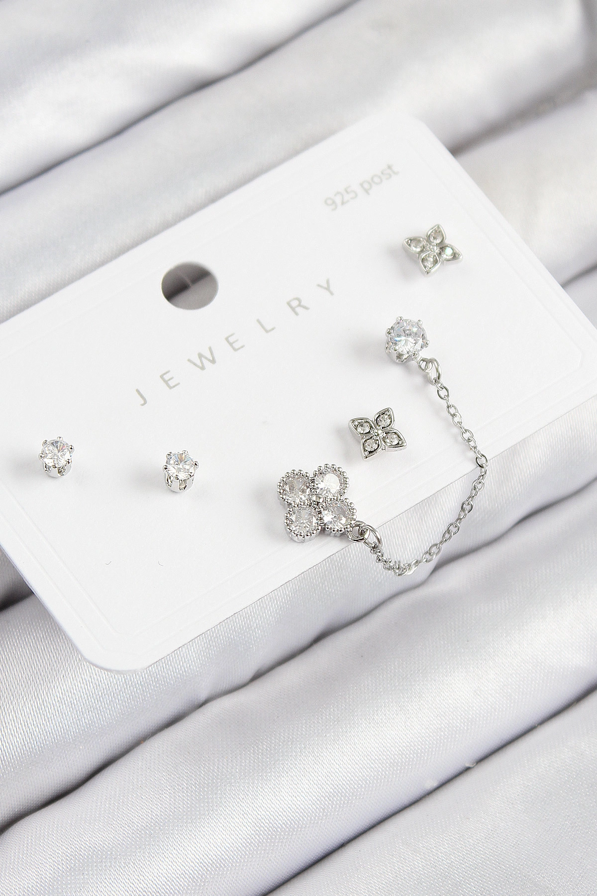 Pirinç Zirkon Taşlı Yonca Model Gümüş Renk 925 Ayar Gümüş Çivi Kadın Küpe Set-0