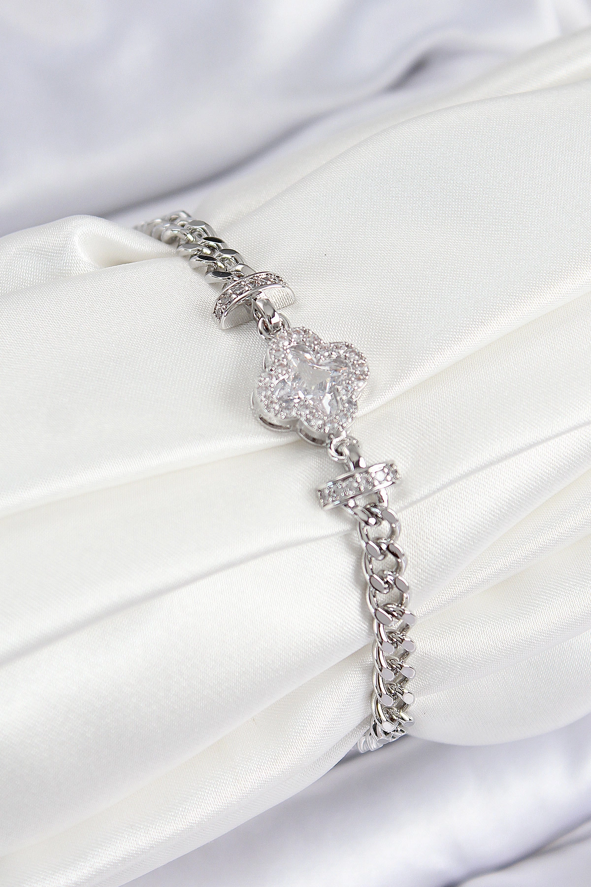 Pirinç Zirkon Taşlı Yonca Model Gümüş Renk Kadın Bileklik-0