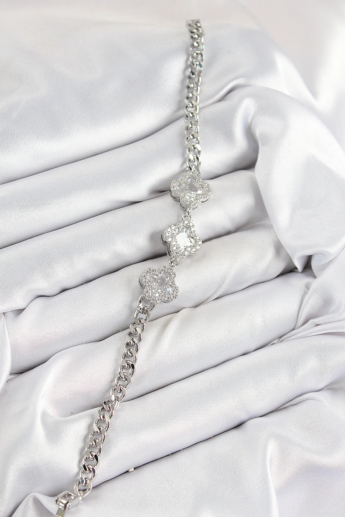 Pirinç Zirkon Taşlı Yonca Model Gümüş Renk Kadın Bileklik-1