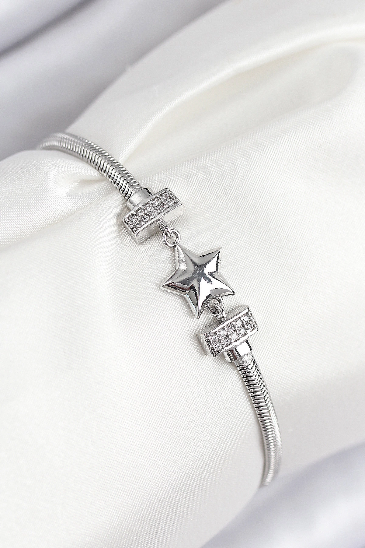 Pirinç Zirkon Taşlı Yonca Model Gümüş Renk Kadın Bileklik-0