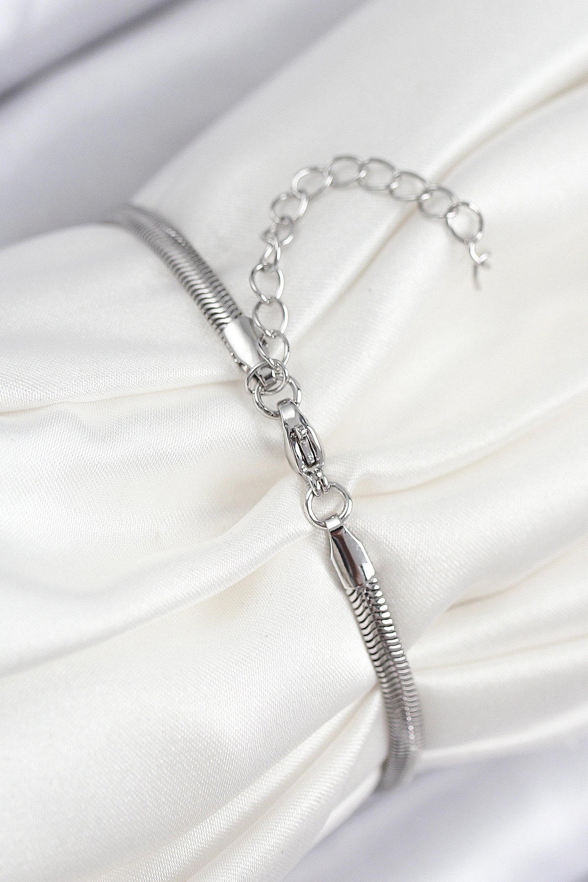 Pirinç Zirkon Taşlı Yonca Model Gümüş Renk Kadın Bileklik-1