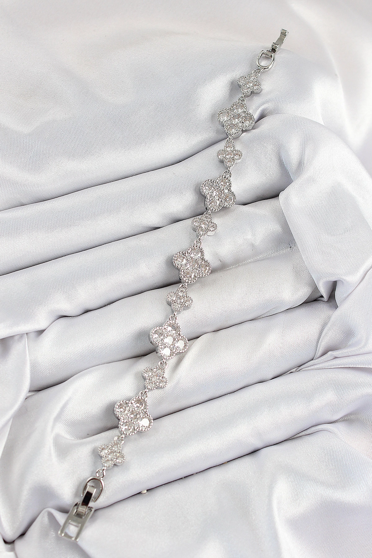 Pirinç Zirkon Taşlı Yonca Model Gümüş Renk VIP Seri Kadın Bileklik-1