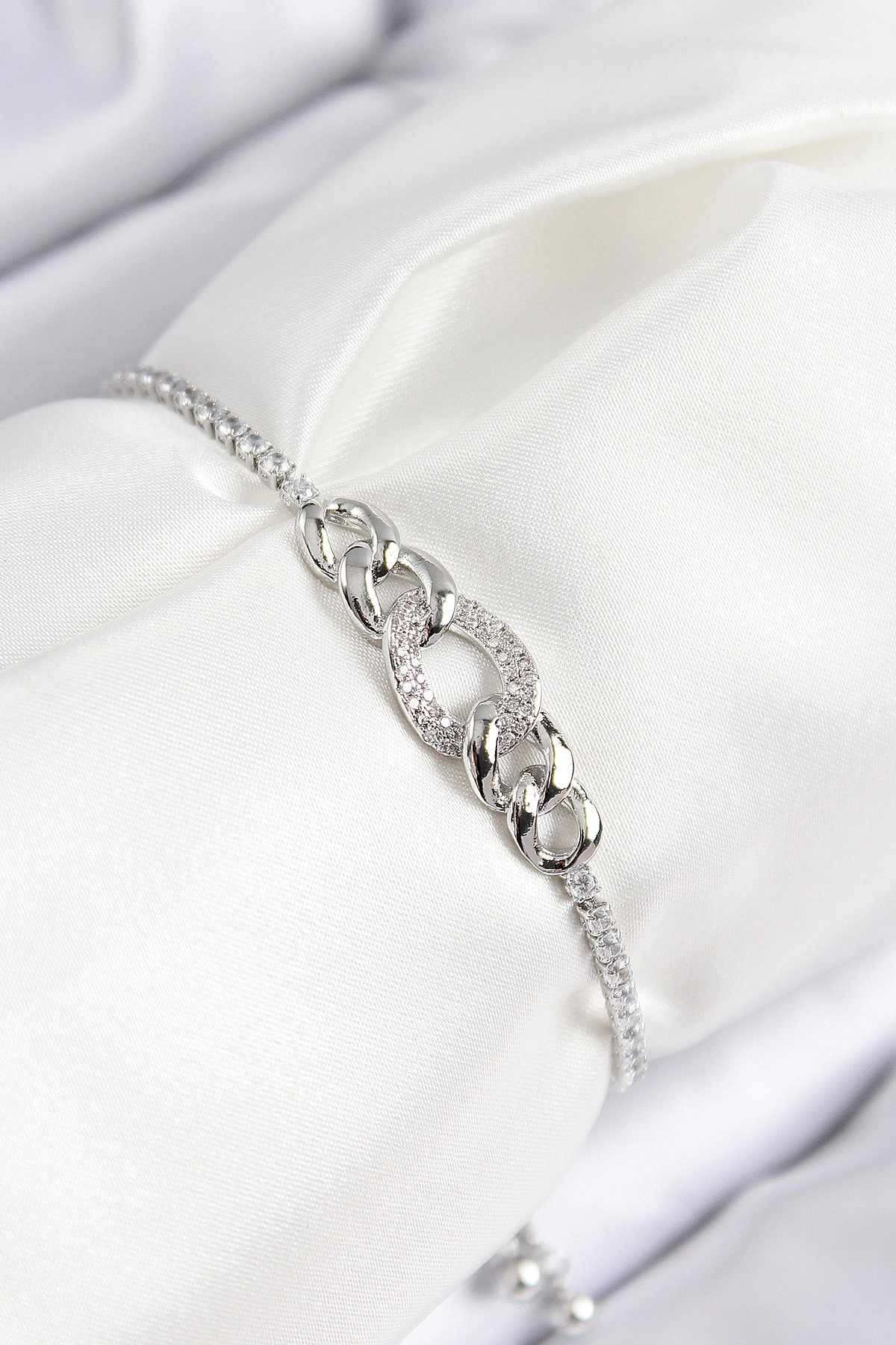 Pirinç Zirkon Taşlı Zincir Model Gümüş Renk Asansörlü Kadın Bileklik-0