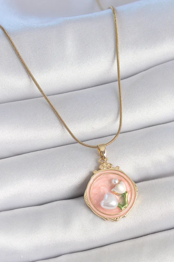 316L Çelik Gold Renk Zincir Pembe Mineli İncili Çiçek İşlemeli Portre Model Kadın Kolye