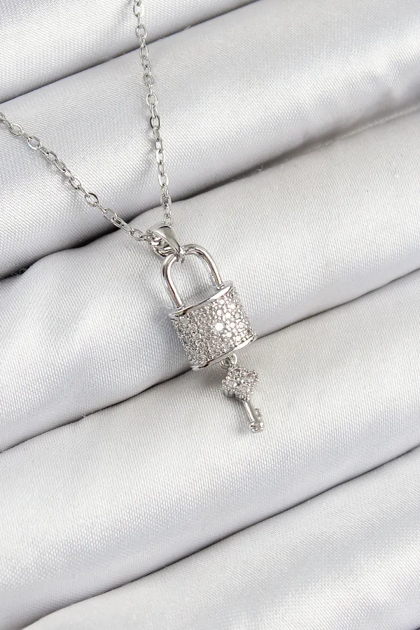 316L Çelik Zirkon Taşlı Kilit Ve Sallantılı Anahtar Model Gümüş Renk Kadın Kolye