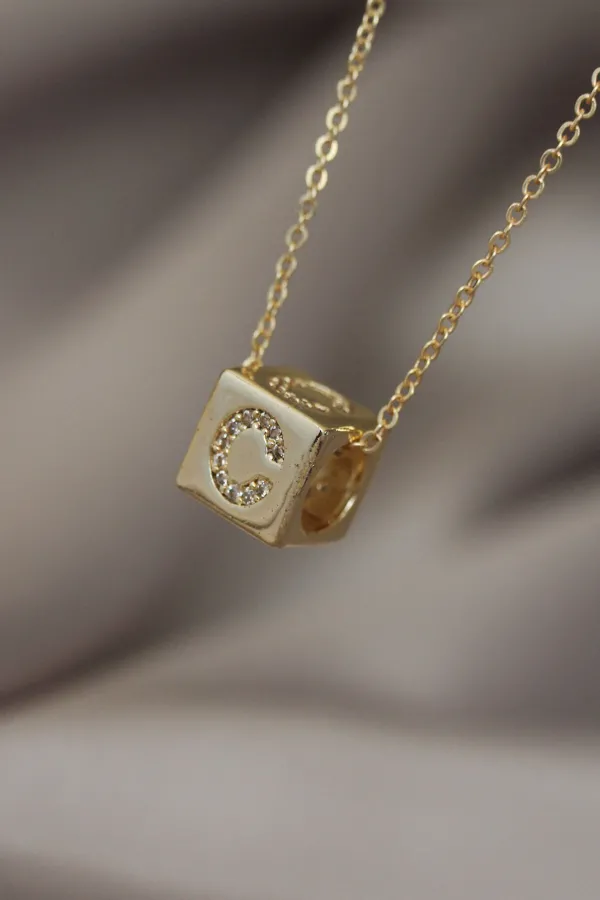 Gold Renk Zirkon Taşlı Küp Model C Harfli Kolye