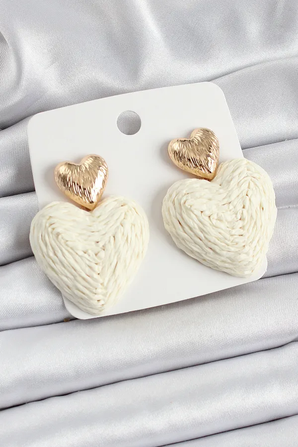 Krem Kalp Figürlü Hasır Örgü Model Gold Renk Kadın Küpe
