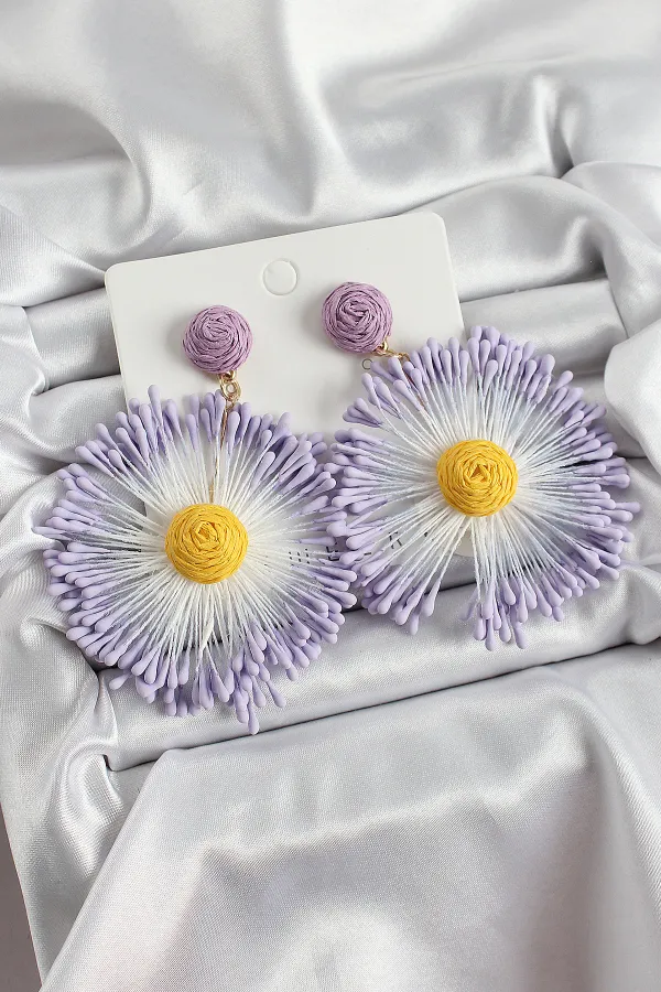 Mor Püsküllü Papatya Figürlü Hasır Örgü Model Gold Renk Kadın Küpe