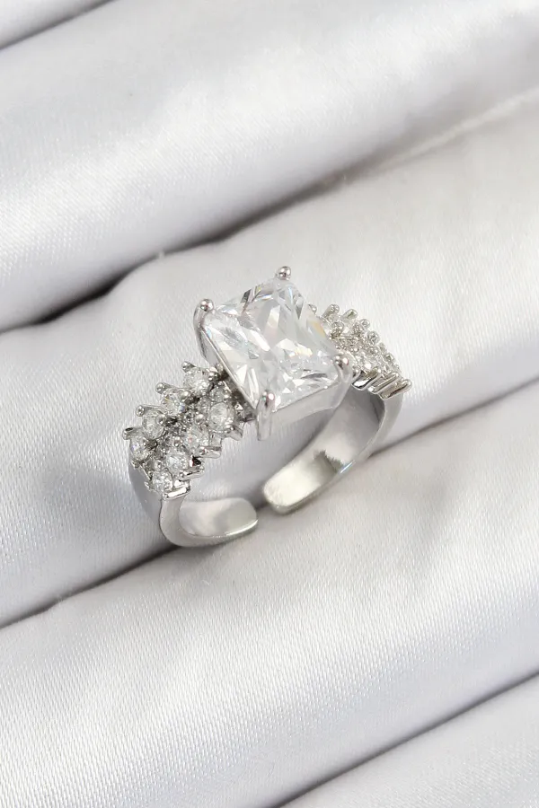 Pirinç Büyük Zirkon Taşlı Model Gümüş Renk Kadın Yüzük