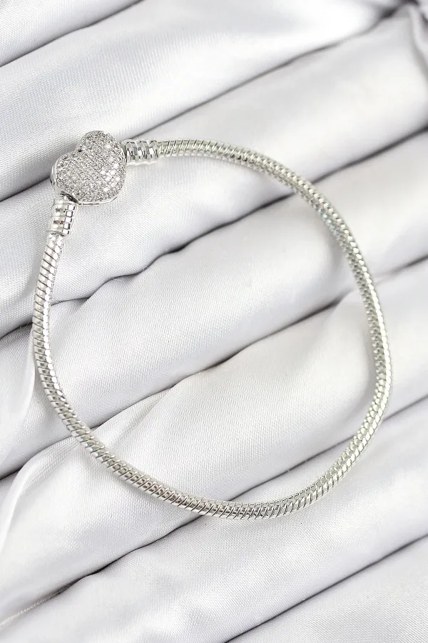 Pirinç Charm Zirkon Taşlı Kalp Model Gümüş Renk Kadın Bileklik