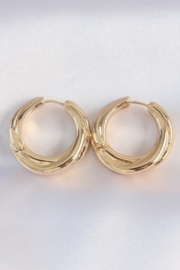 Pirinç Gold Renk Asimetrik Kıvrım Küpe