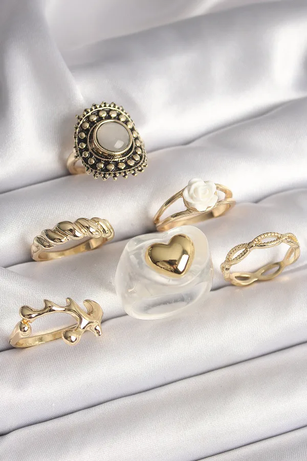 Pirinç Gold Renk Beyaz Gül Figür Kalp İşlemeli Sarmal Detay 6'Lı Kadın Yüzük Seti