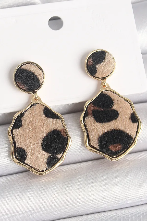 Pirinç Gold Renk Sallantı Leopar Desen Plaka Model Kadın Küpe