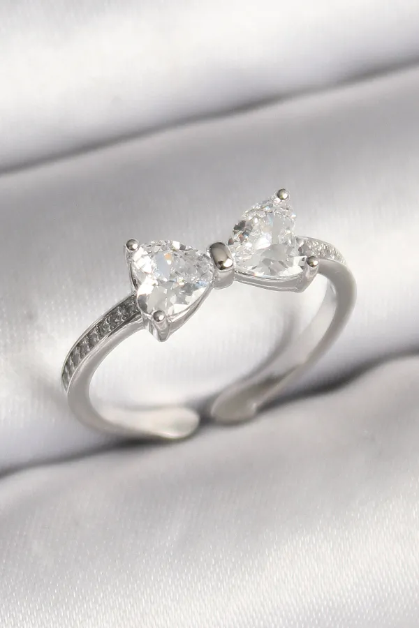 Pirinç Gümüş Renk Zirkon Taşlı Kalp Fiyonk Model Kadın Yüzük