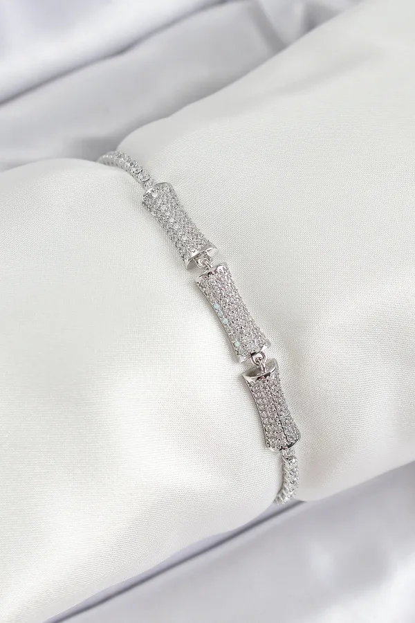 Pirinç Gümüş Renk Zirkon Taşlı Kemik Model Kadın Bileklik