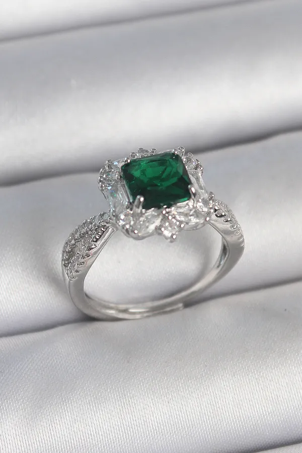 Pirinç Gümüş Renk Zirkon Taşlı Yeşil Tektaş Model Kadın Yüzük