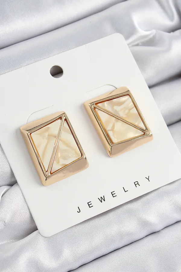 Pirinç Krem Üçgen Kesim Detaylı Kare Model Vintage Gold Renk Kadın Küpe