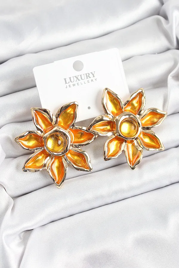 Pirinç Mineli Alevli Çiçek Model Gold Renk Kadın Küpe