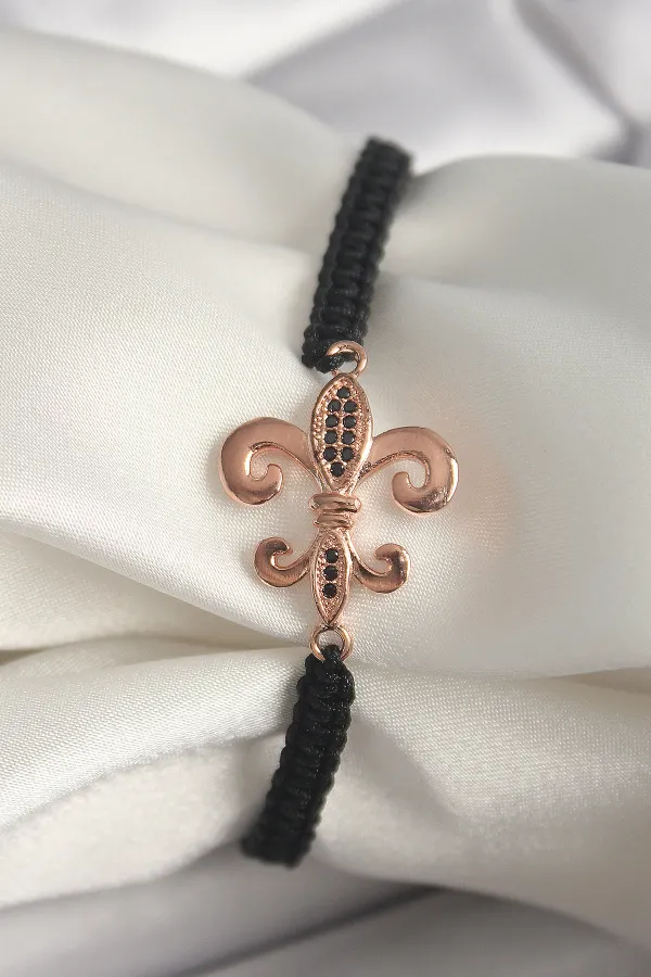 Pirinç Rose Renk Zirkon Taş İşlemeli Zambak Figür Asansörlü Makrome Model Kadın Bileklik