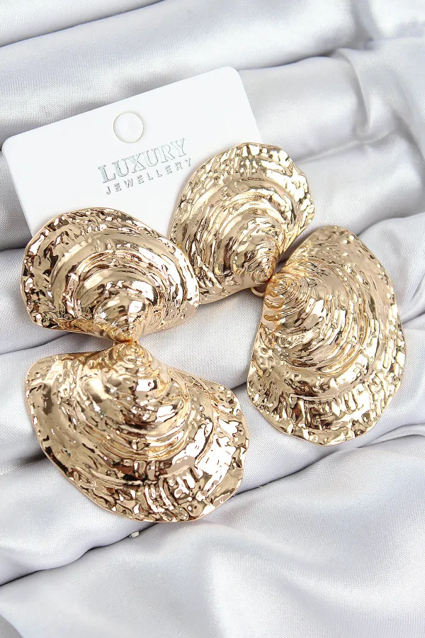 Pirinç Sallantılı Deniz Kabuğu Model Gold Renk Kadın Küpe