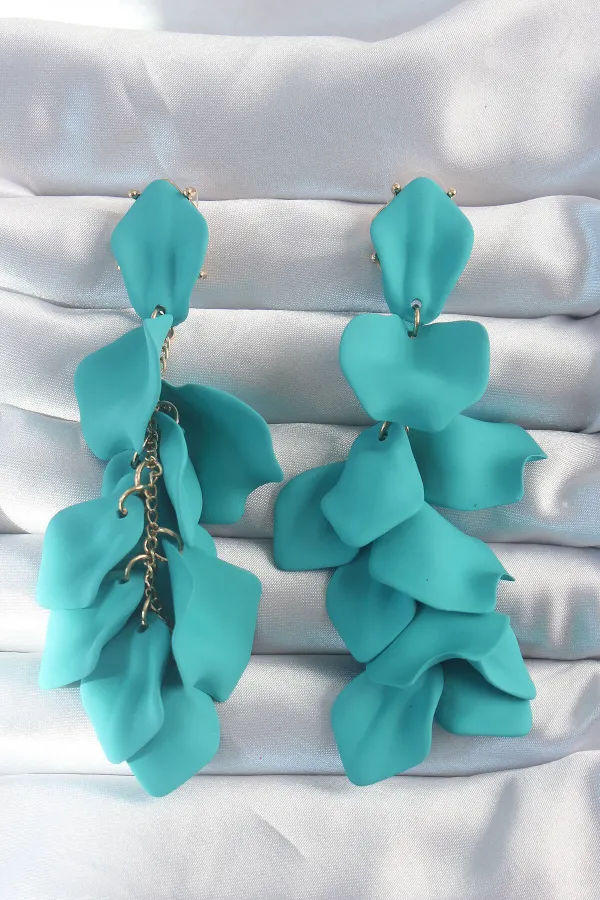 Pirinç Turkuaz Renk Sallantılı Yaprak Model Küpe