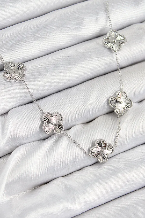 Pirinç VIP Yonca Model Gümüş Renk Kadın Kolye