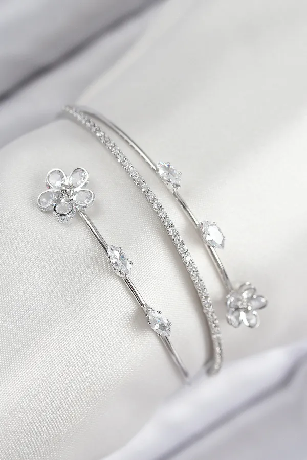 Pirinç Zirkon Taşlı Çiçek Model Gümüş Renk Kadın Bileklik
