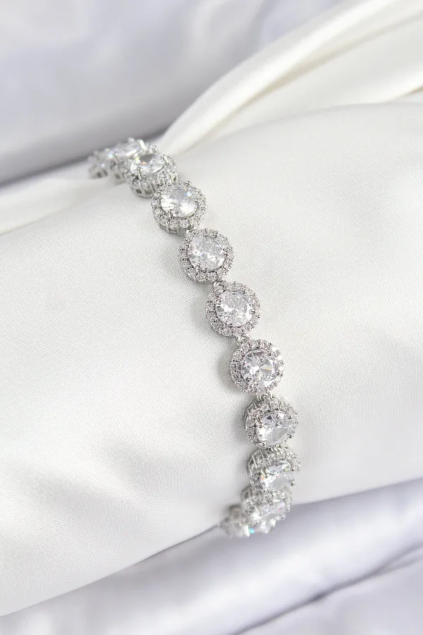 Pirinç Zirkon Taşlı Daire Baget Model Gümüş Renk VIP Seri Kadın Bileklik