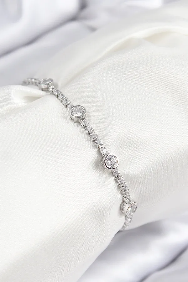 Pirinç Zirkon Taşlı Daire Model Gümüş Renk Asansörlü Kadın Bileklik