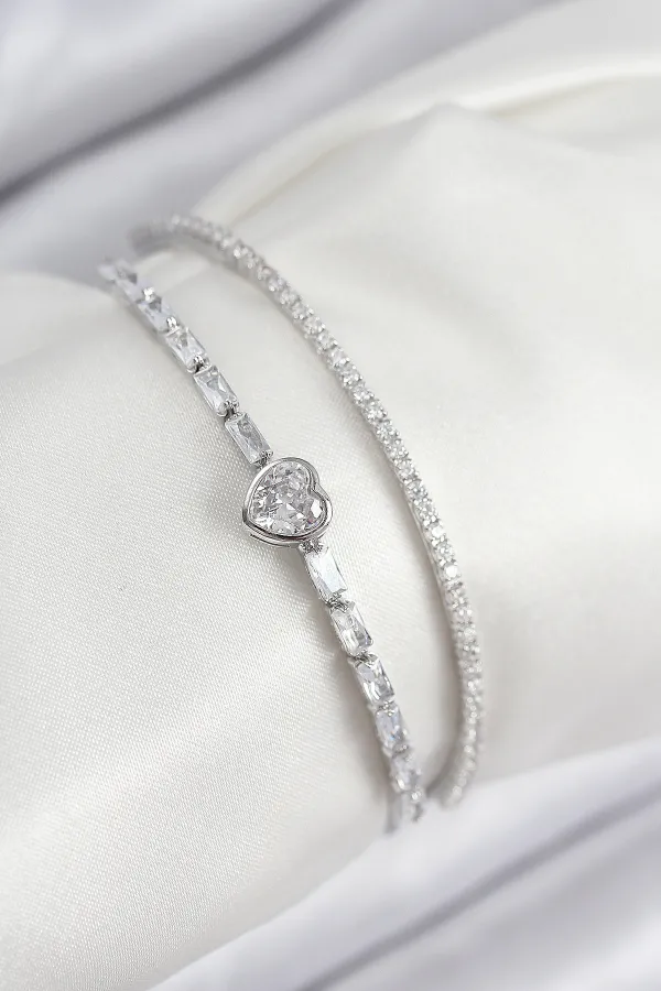 Pirinç Zirkon Taşlı Kalp Model Gümüş Renk Kadın Bileklik