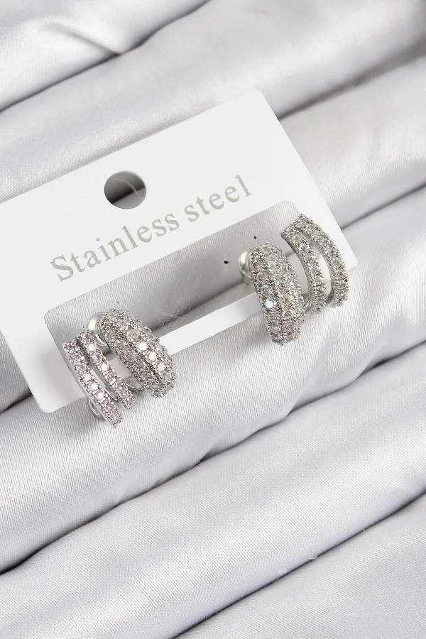 Pirinç Zirkon Taşlı Kıvrımlı Model Gümüş Renk Kadın Küpe