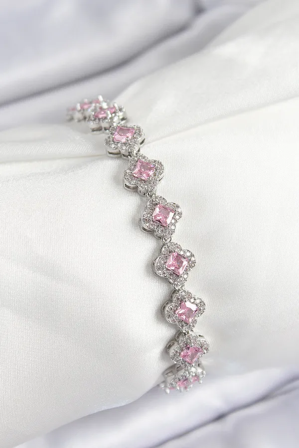 Pirinç Zirkon Taşlı Pembe Yonca Baget Model Gümüş Renk VIP Seri Kadın Bileklik