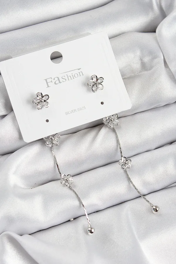 Pirinç Zirkon Taşlı Sallantılı Çiçek Model Gümüş Renk 925 Ayar Gümüş Çivi Kadın Küpe