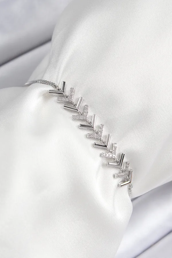 Pirinç Zirkon Taşlı Sıralı Ok Model Gümüş Renk Asansörlü Kadın Bileklik