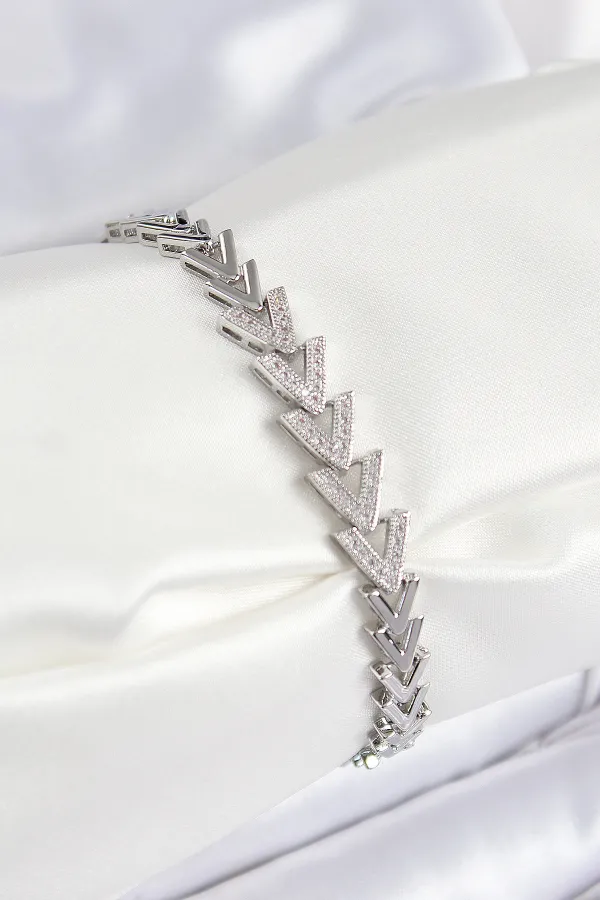 Pirinç Zirkon Taşlı Sıralı Ok Model Gümüş Renk Kadın Bileklik