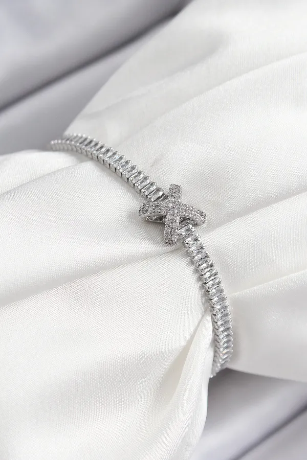 Pirinç Zirkon Taşlı X Detaylı Su Yolu Model Gümüş Renk Asansörlü Kadın Bileklik