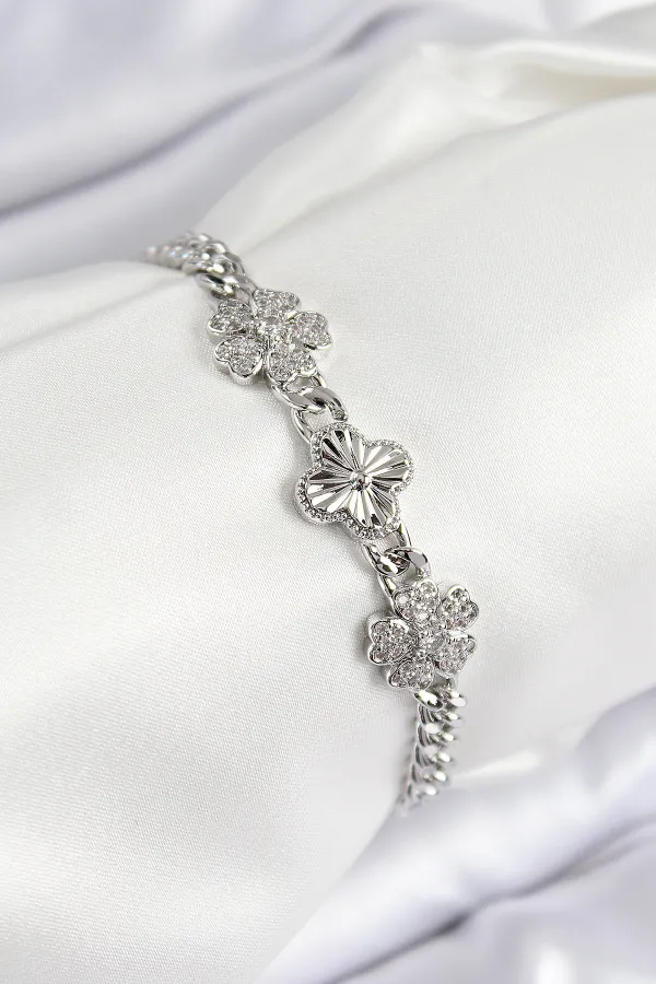 Pirinç Zirkon Taşlı Yonca Model Gümüş Renk Kadın Bileklik