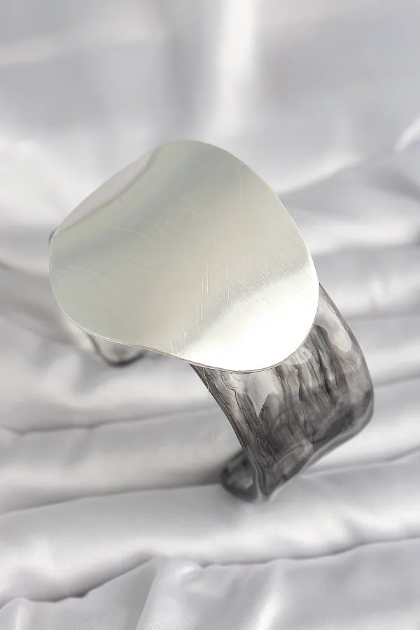 Siyah Mermer Desen Akrilik Pilastik Gümüş Plaka Model Vintage Kadın Bilezik