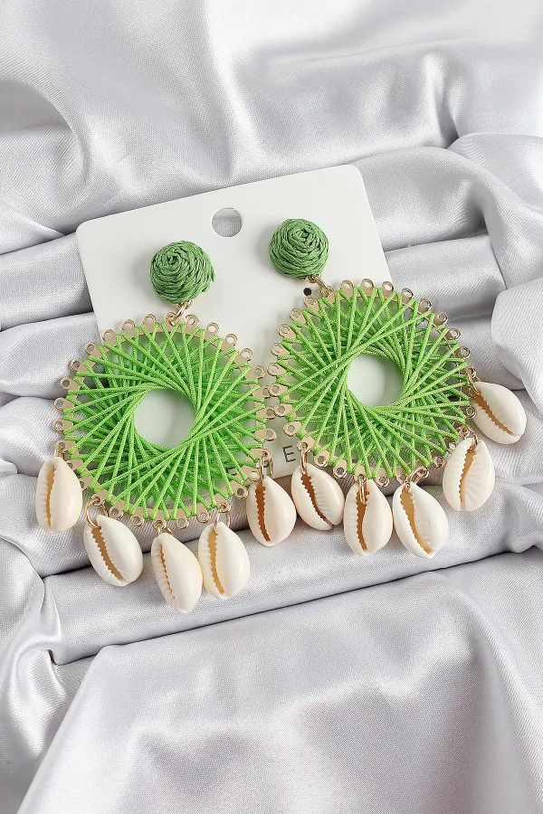 Yeşil Hasır Örgü Sarmal Model Sallantılı Deniz Kabuğu Detaylı Gold Renk Kadın Küpe