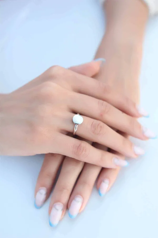 Yuvarlak Plaka Gümüş Renk Kadın Yüzük