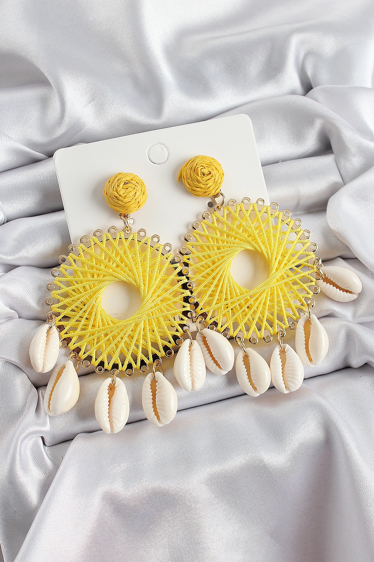 Sarı Hasır Örgü Sarmal Model Sallantılı Deniz Kabuğu Detaylı Gold Renk Kadın Küpe-0