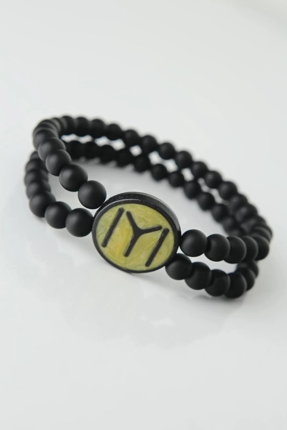 Sarı Renkli Metal Üzerine Siyah Kayı Boyu Figürlü Siyah Renk Çift Sıra Doğal Taş Erkek Bileklik-0