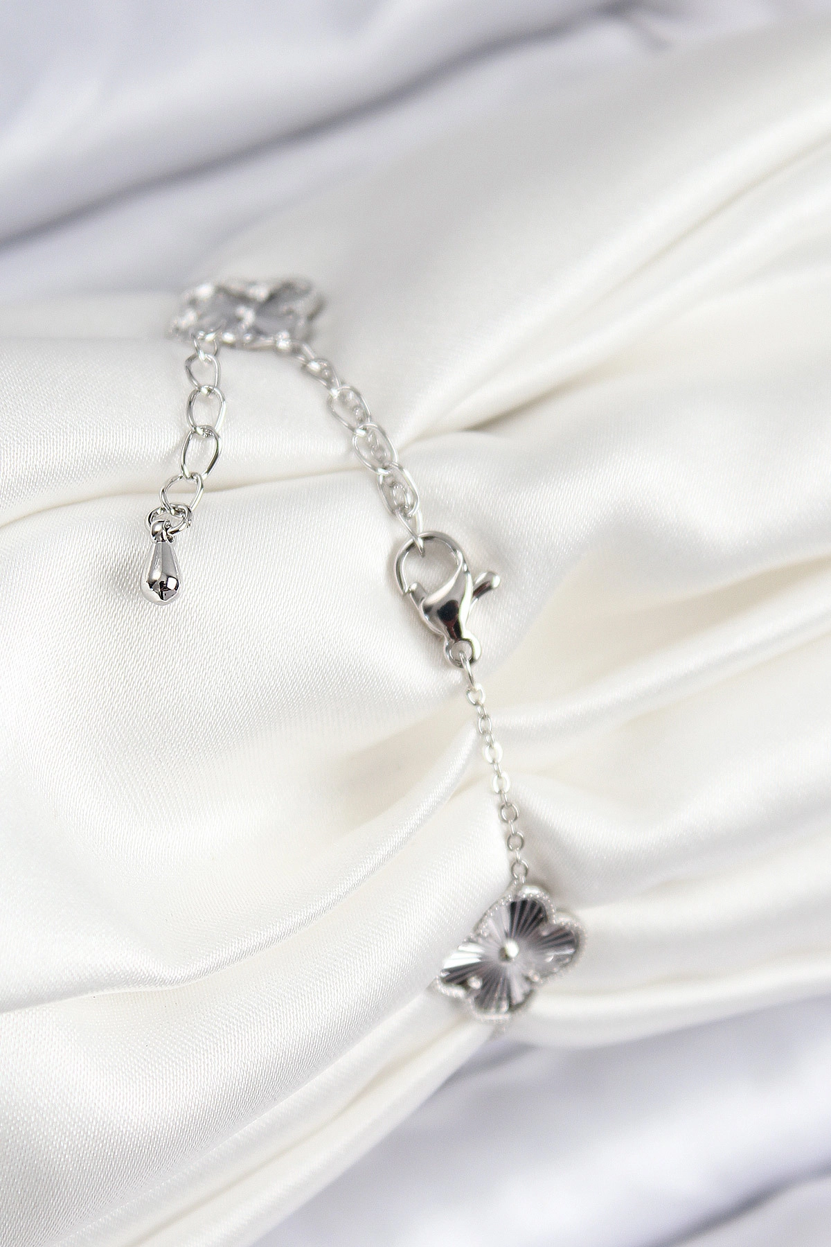 VIP Pirinç Yonca Model Gümüş Renk Kadın Bileklik-1