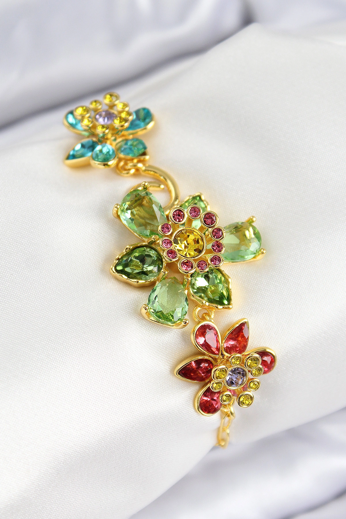 VIP Pirinç Zirkon Taşlı Çiçek Model Gold Renk Kadın Bileklik-0