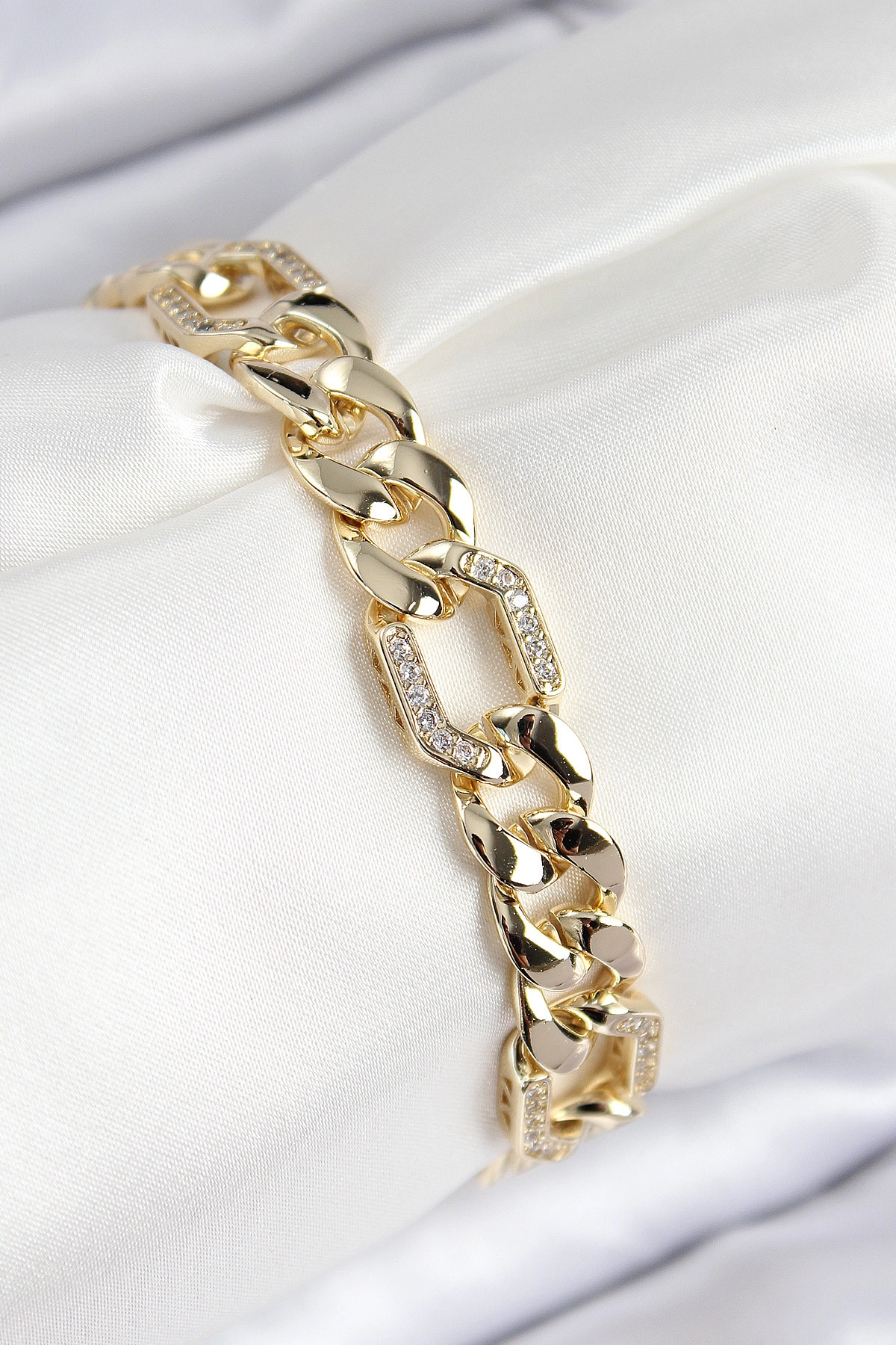 VIP Pirinç Zirkon Taşlı Parçalı Zincir Model Gold Renk Kadın Bileklik-0